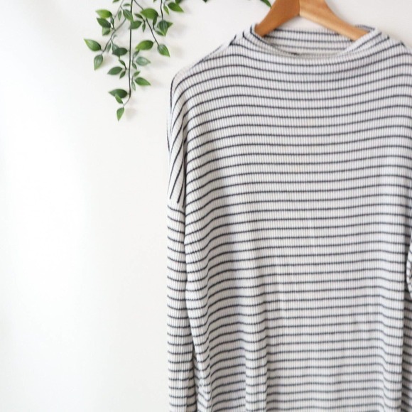 Lucky Brand Women's Soft Ribbed Long Sleeve Gray Striped Top - Picture 2 of 4